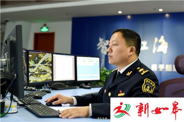 凌晨长江南通段突降浓雾 500艘船舶滞航-雉水网