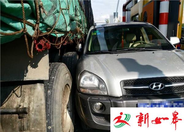 货车驾驶员一个马虎 失控冲卡追尾前车-雉水网