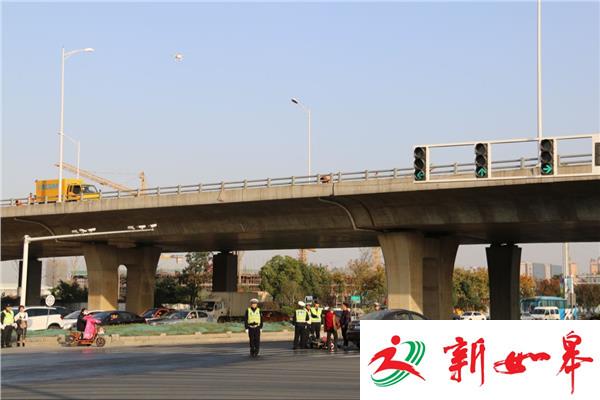 南京浦口大道施工 交警使用无人机管控施工易堵路段-雉水网