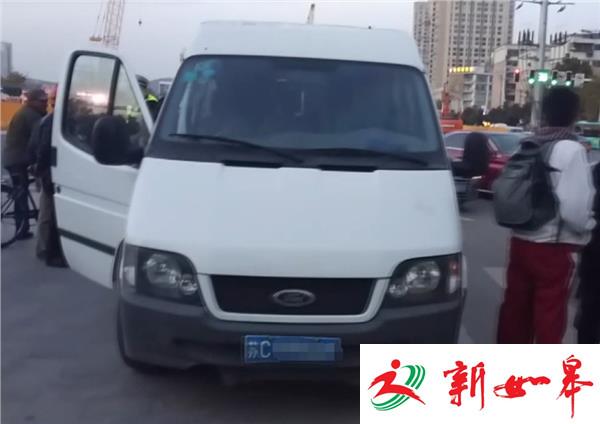 荷载6人拉了16人 如此超载这是在玩命-雉水网