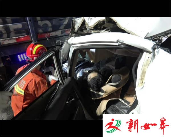 两车追尾? 一司机当场身亡-雉水网