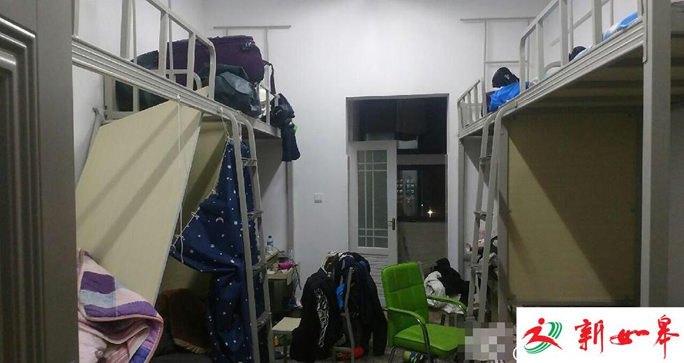 担心的还是来了！高校一寝室上铺塌了-雉水网