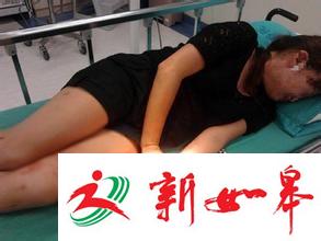 女子不满男友偷看自己手机 持刀自残砍手臂-雉水网