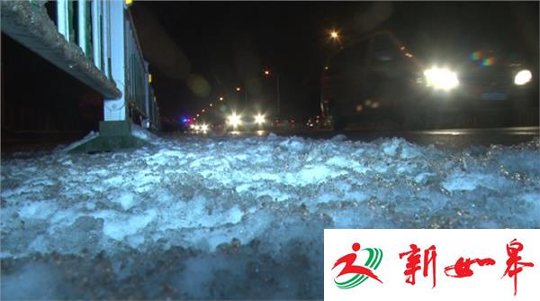 十多台车因结冰撞车 交警迅速撒盐（视频）-雉水网