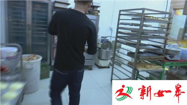 老人买到发霉蛋糕 工作人员竟想当场“毁灭证据”-雉水网