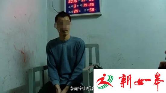 广西一男子公交车上