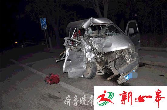 远光灯“闪瞎眼”致命！济南面包车失控被大客撞碎！-雉水网