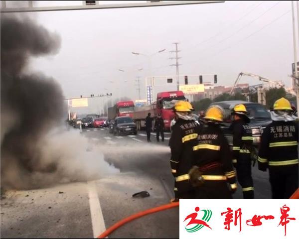 车辆突然起火 百万豪车付之一炬-雉水网