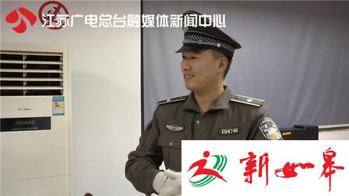 小贩城管变形记 小贩变城管体验苦与乐-雉水网