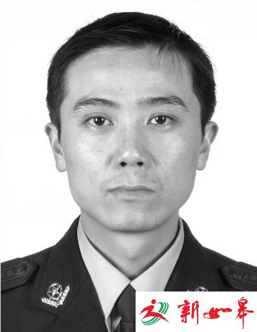 成都一交警处理事故途中遭遇车祸牺牲，临危用力推开同车协警-雉水网