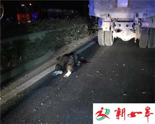对面灯光刺眼 拖拉机在斑马线撞上行人当场身亡-雉水网