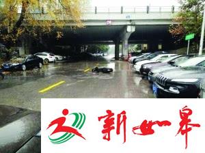 对比鲜明!司机撞飞小女孩跑了,好心人送医+冒雨守护-雉水网