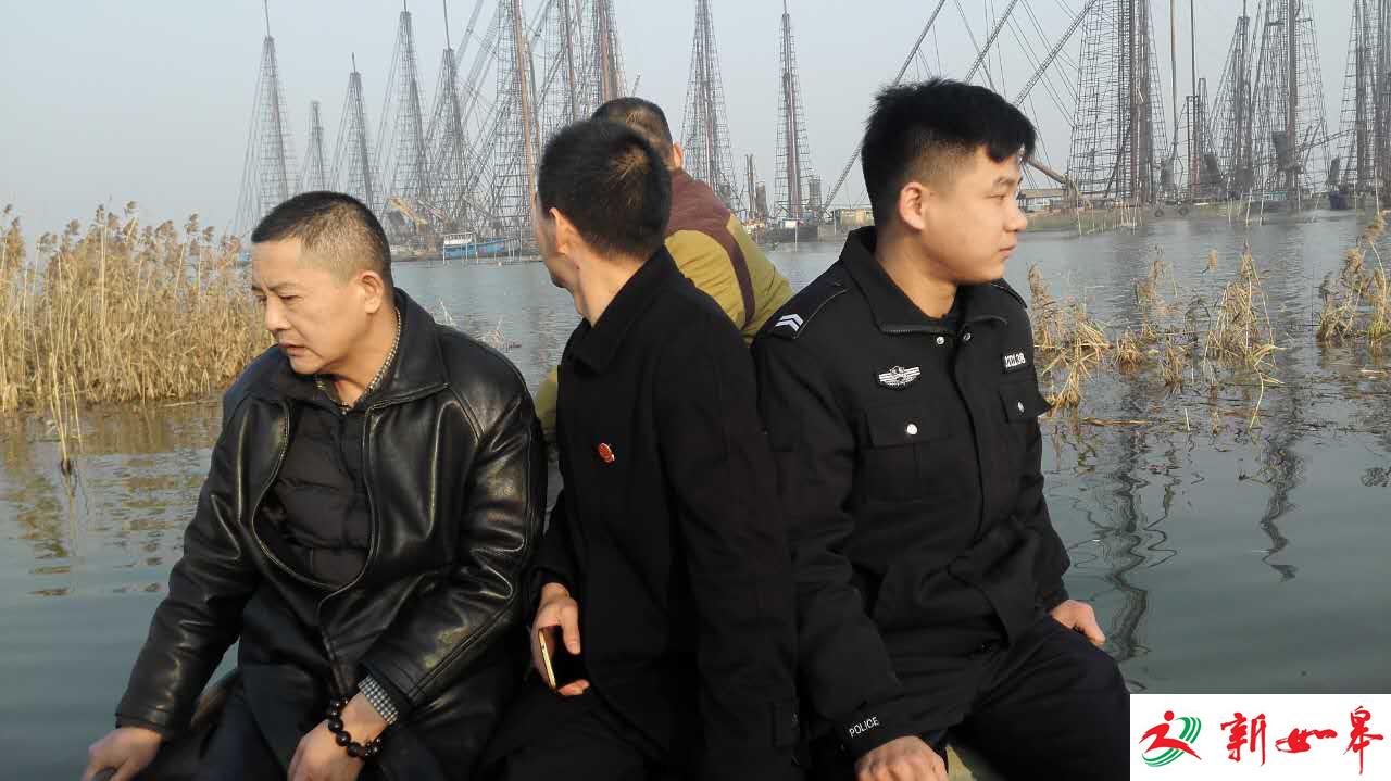 老赖无视法院判决 执行干警强制扣押泵船-雉水网