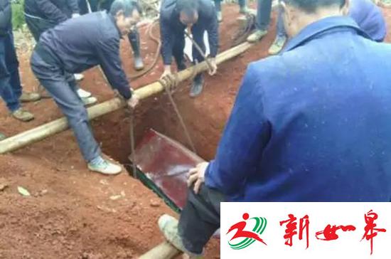 林州一人家娶“鬼妻”正下葬 棺材里传来拍击声-雉水网