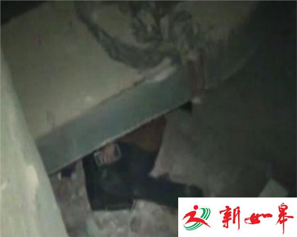 工人被困地下室  消防砸墙救人-雉水网