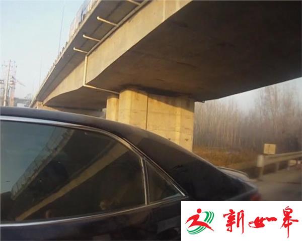 男子酣睡高速公路 酒测超200!-雉水网