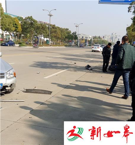 汽车左转弯  跑车刹车不及发生碰撞-雉水网