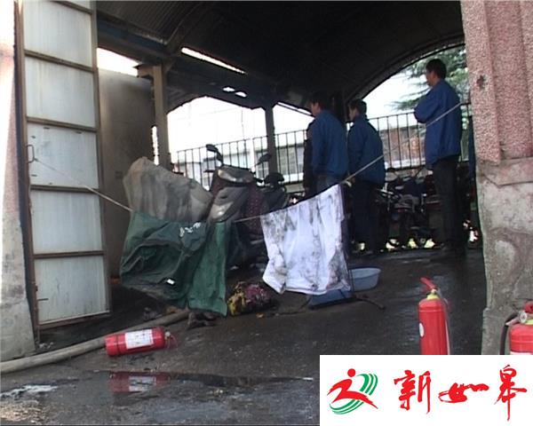 车棚突发大火 几十辆电动车被烧毁-雉水网