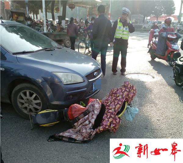 骑车闯红灯 被撞受重伤-雉水网