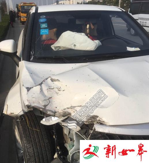 如皋九鼎公司附近两车追尾 一辆车安全气囊全部弹出-雉水网