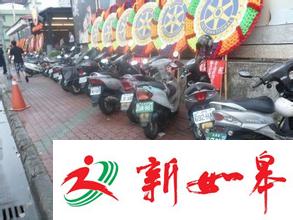 男子讹钱不成在饭店门口摆花圈 警方称系瘾君子-雉水网