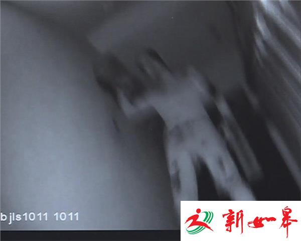 醉酒男浑身血渍 半夜楼道里“装鬼”吓人-雉水网