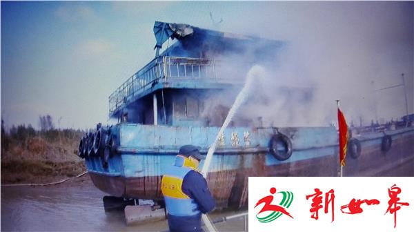 油船失火船员情况危急 多方联动成功救助4名船员（视频）-雉水网