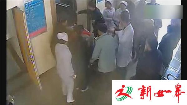 二胎产妇凭“经验”陷危险 三轮车上产子-雉水网