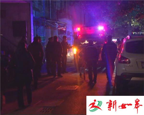 南京一老人从楼梯摔下生命垂危-雉水网