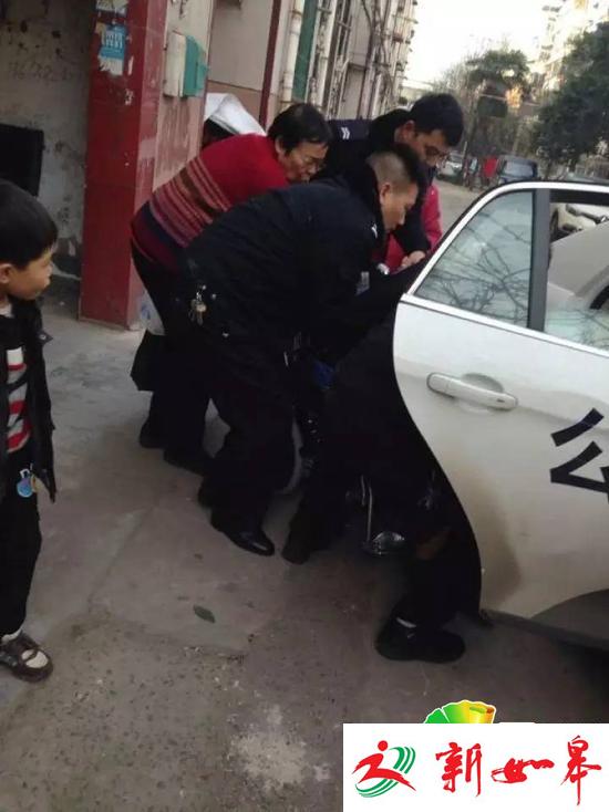 120人员嫌急病老人太重开车离去 自称不是搬运工-雉水网