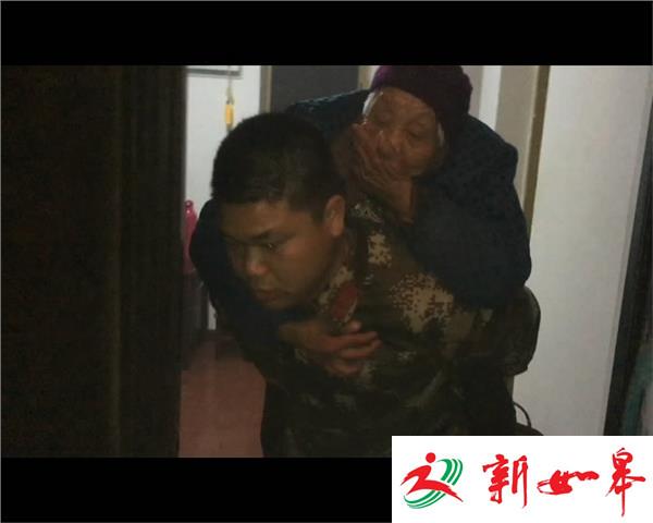 楼梯间杂物起火 消防救出8人-雉水网