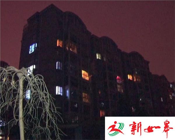 寒夜酒后倒路边 警察送回家-雉水网