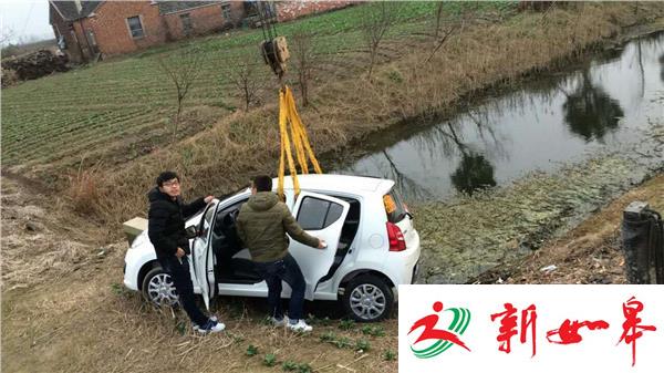 疑似新手“油门当刹车” 差点酿成大祸！-雉水网
