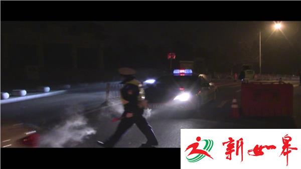 无牌“宝马”强行闯卡 原是司机无证醉驾-雉水网