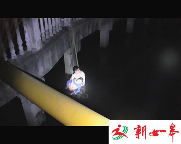 女子醉酒不慎跌入河中 消防官兵紧急救援-雉水网