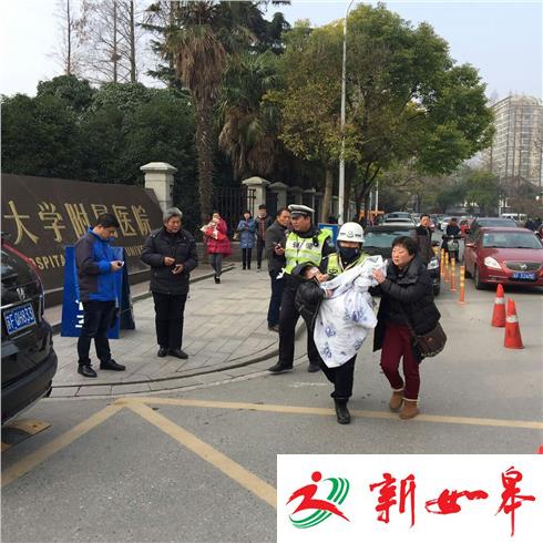 患儿病重求医遇堵车  交警接力跑救助-雉水网