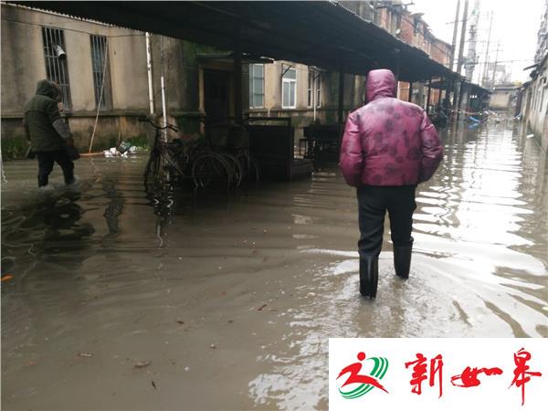 严冬中小区漫水长达一周 居民家中无法如厕-雉水网