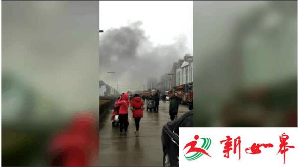 扬州一毛绒玩具厂突起大火 当地多辆消防车冲向火场-雉水网