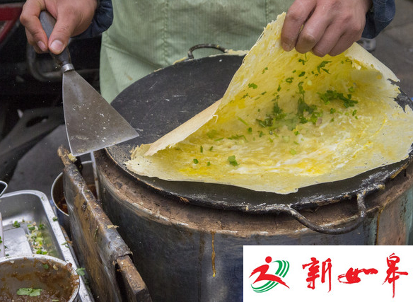 妈妈为节前赚一笔埋头摊煎饼 不知2岁儿子已走失-雉水网