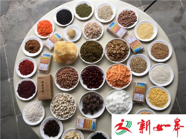 毗卢寺免费发放2万碗腊八粥 市民冒雨前来图吉祥-雉水网