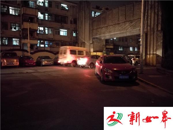 汗！小区内私设停车场收费 住户车辆竟被拒入自家小区-雉水网