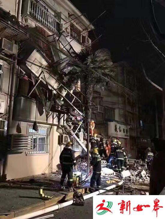 上海居民楼坍塌事故:1人受伤 疑天然气泄露引发-雉水网