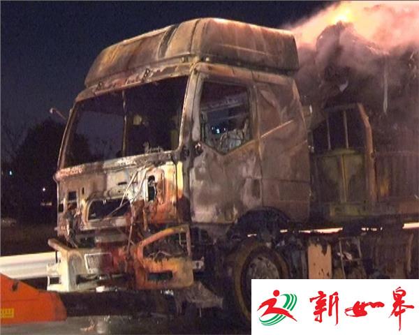 南京高架桥上一大货车自燃 交通受影响-雉水网
