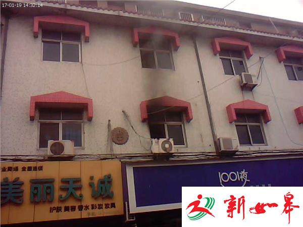 民宅突发火灾 民警奋勇救火-雉水网