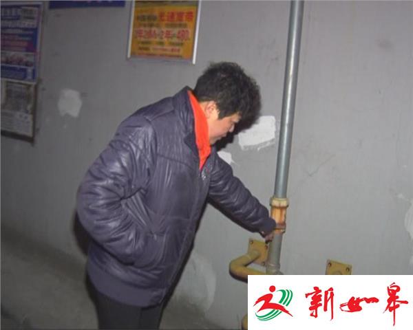 煤气管“挨冻”漏气 居民及时报警-雉水网
