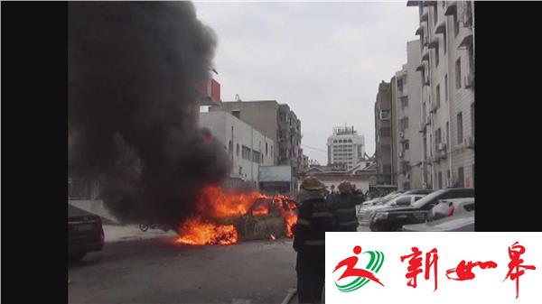 宝马烧成废铁 疑是鞭炮惹祸-雉水网