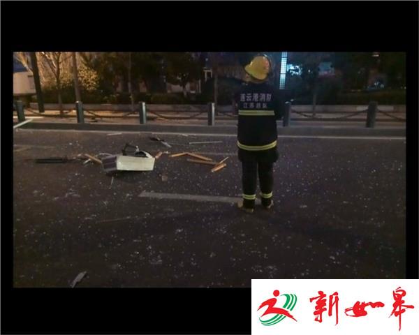 民宅突然爆炸起火 防盗窗被轰飞（视频）-雉水网