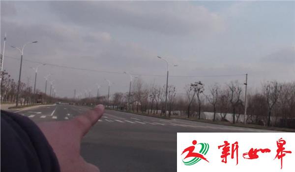 路口抢道轿车撞翻货车   村民呼吁尽快装红绿灯-雉水网