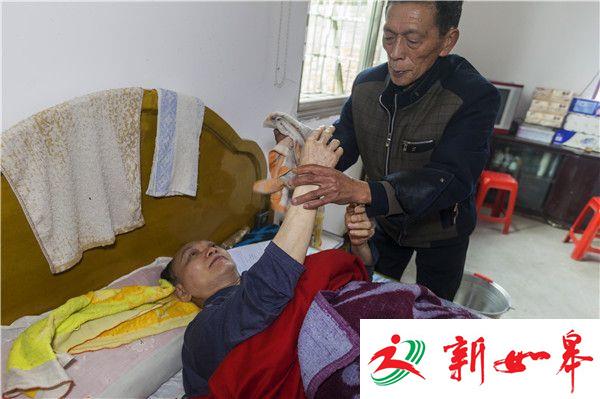 好兄嫂不离不弃 悉心照顾瘫痪弟弟18年-雉水网