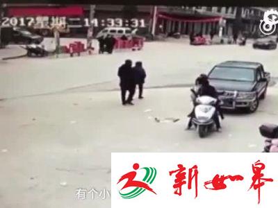 江西赣州6岁女孩路边小便 中巴车从其身上碾过-雉水网